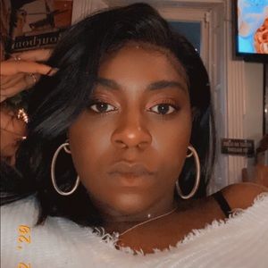 Meet your Posher, Desiree